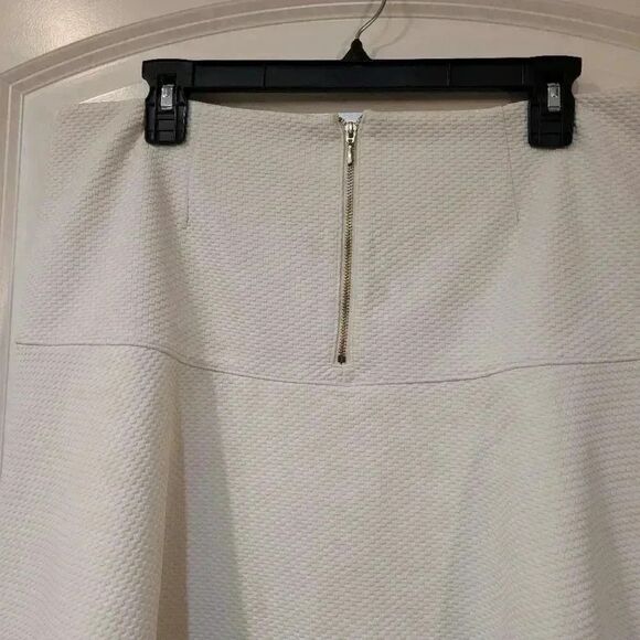 BANANA REPUBLIC WOMEN'S WINTER WHITE POLY/SPANDEX WAFFLE KNIT A-LINE SKIRT EUC - Picture 9 of 10